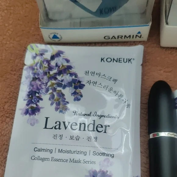 Garmin Vivofit Bands in Red and Blue with Accessories - Picture 5 of 12